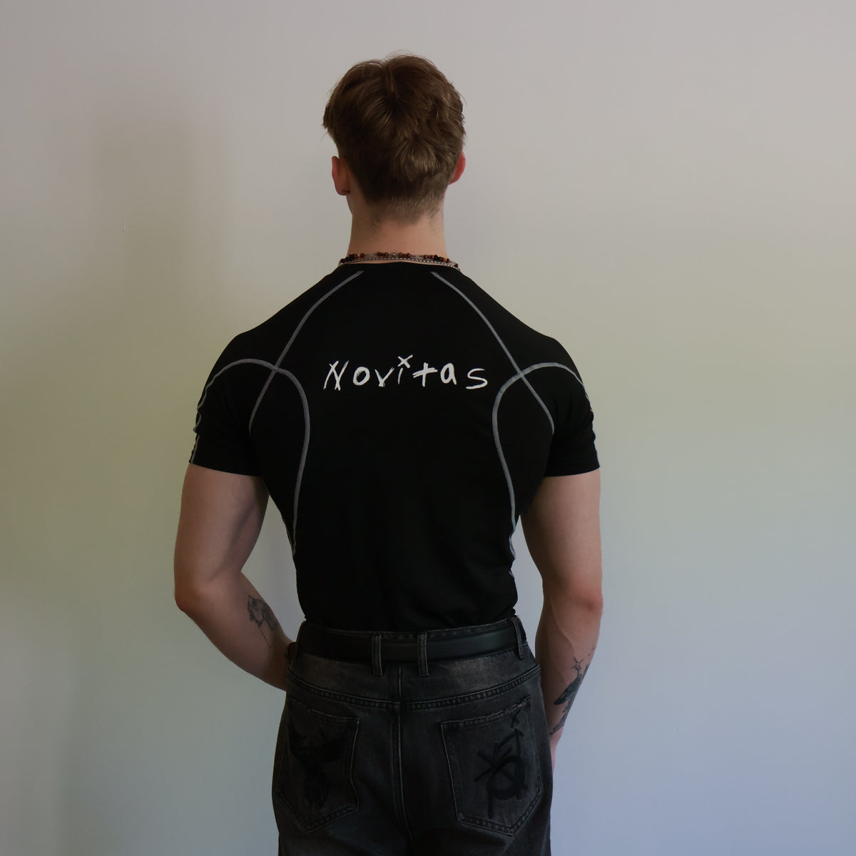 T-Shirt Nox Series Novitas — t-shirt streetwear, vue 3